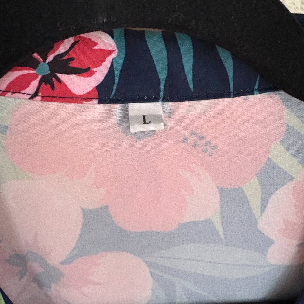 Ladies' Hawaiian Button Down Shirts, Bundle of 2, Size L - Picture 9 of 14